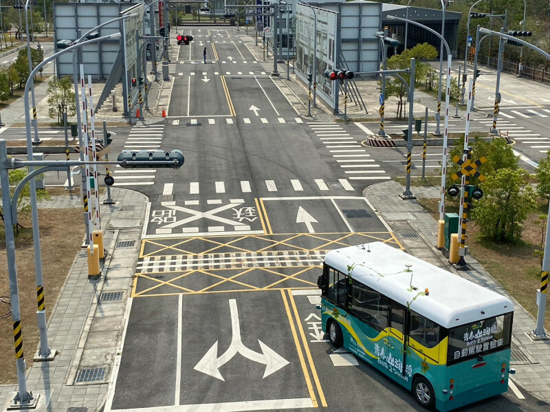 第2期淡海智駕電動巴士在台南的台灣智駕測試實驗室情形